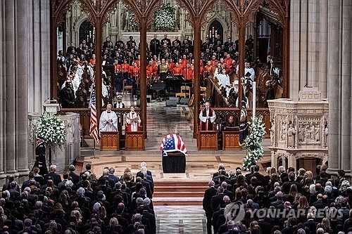 카터 전 대통령 국장 엄수…바이든  권력 남용 맞서야 