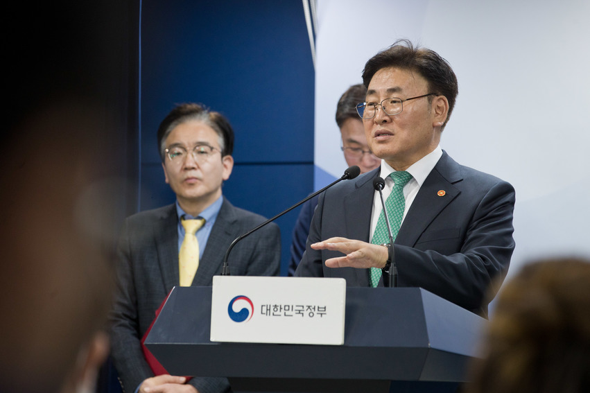 유상임  위약금</font> 면제, SKT</font> 사운 걸린 문제…조사 결과보고 6월말 판단 