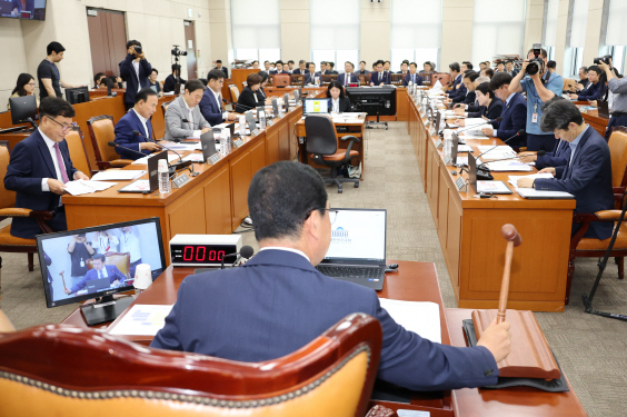 여야, 추경 '민생지원금</font>' 공방… 민생 골든타임 vs. 효과 한두 달 
