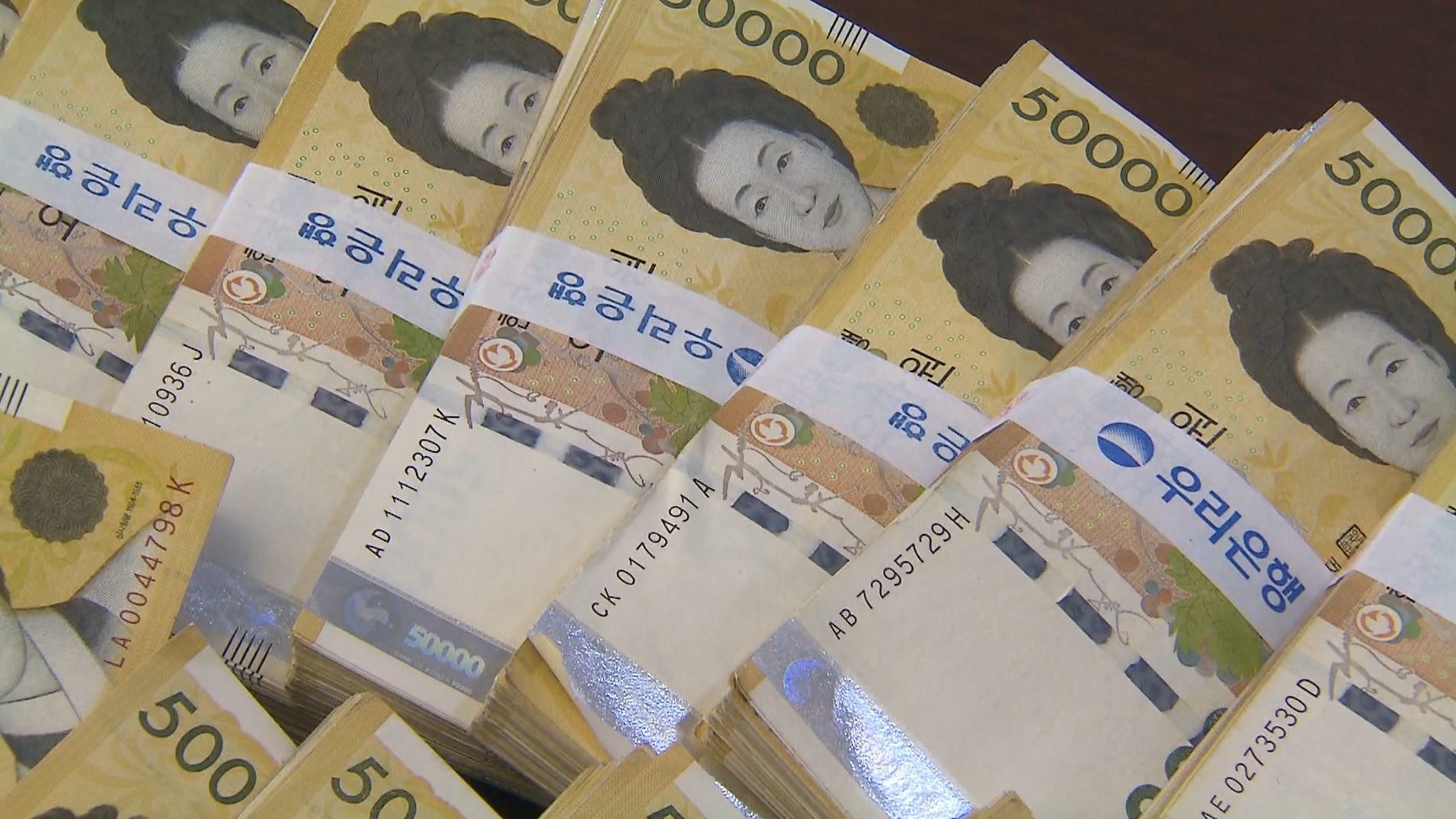 210조, 덜 쓰고 세금 더 걷어 조달…가능해?