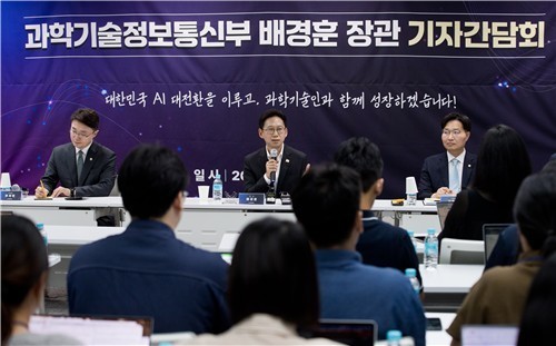 반복되는 통신사 해킹</font>…배경훈 과기부 장관  정보 보호 TF 가동 