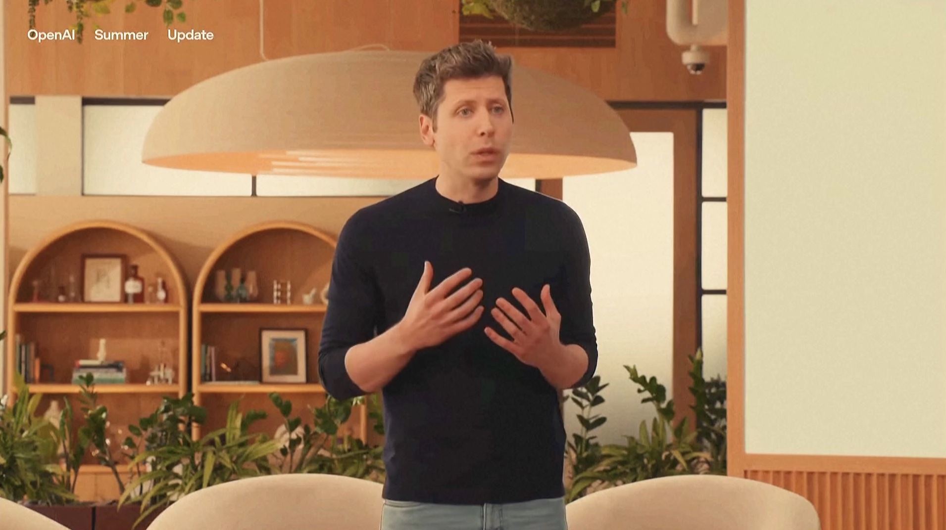 [비즈 나우] '대마불사' 오픈AI…올트먼, 재정 논란 일축