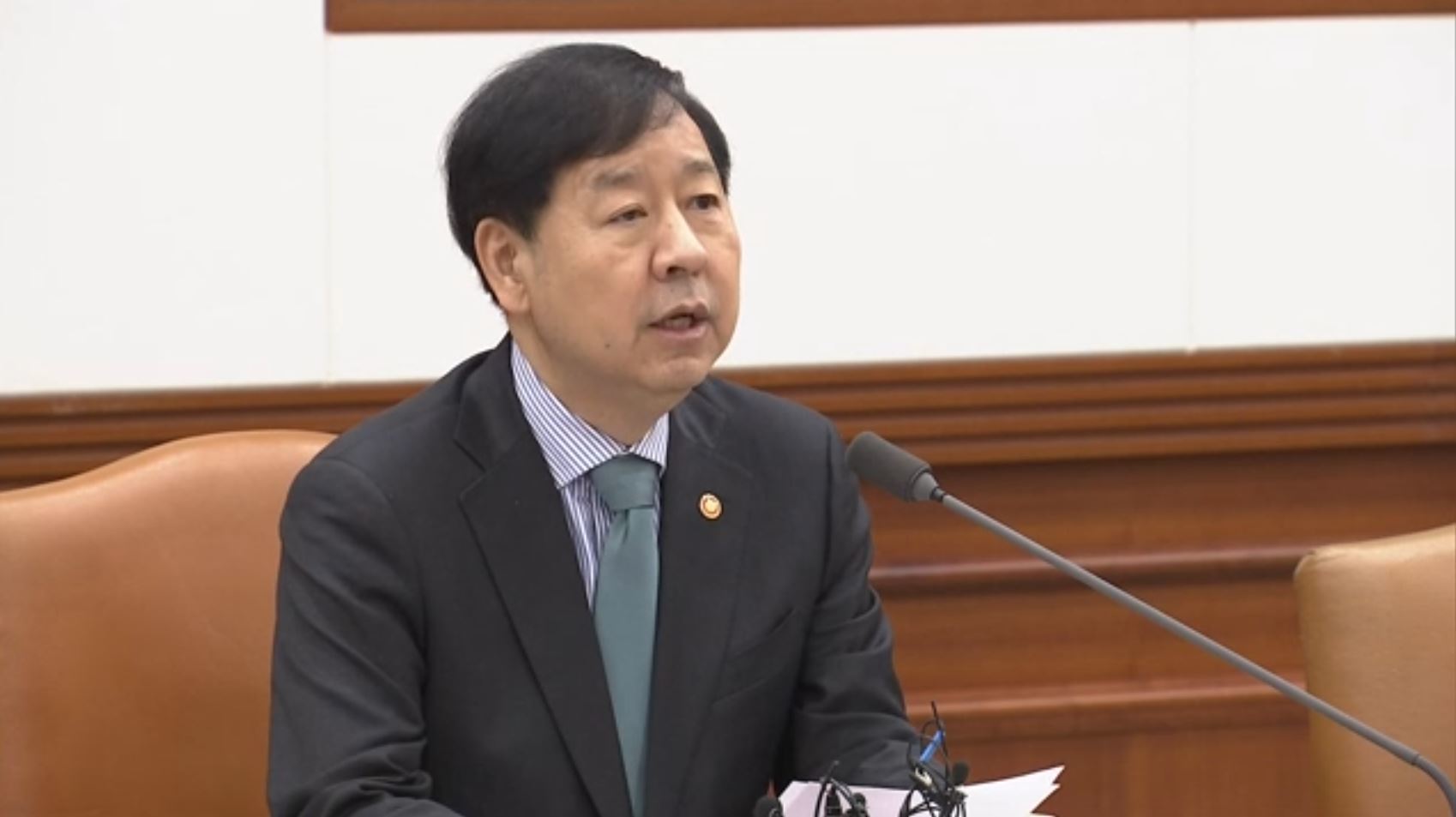 환율 계속 치솟자, 구윤철  가용 수단 적극 활용 