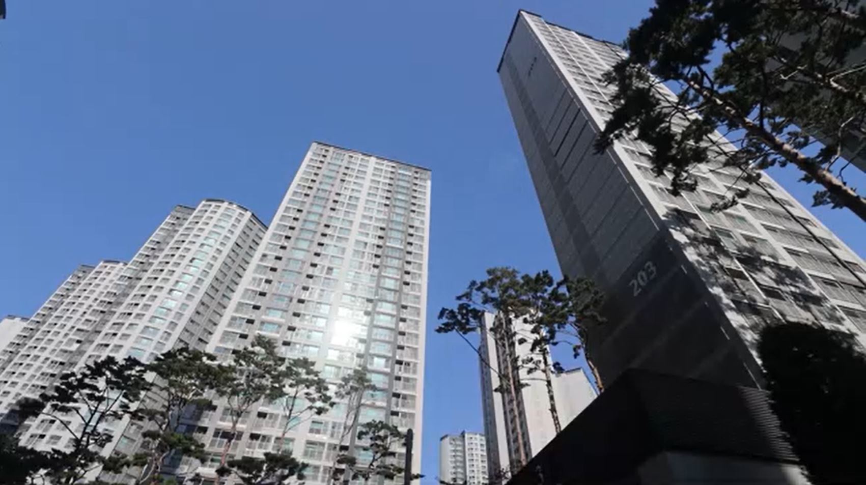 서울 집 사면 월급 절반이 대출로…부담 다시 커졌다 [많이 본 경제기사]